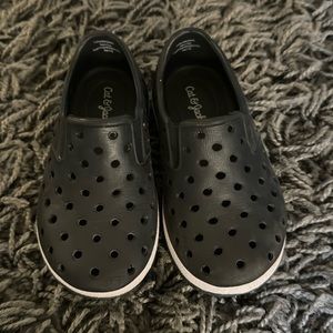 Cat and jack boys slip on shoes size 5